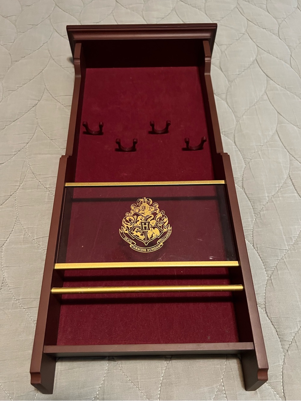 Harry Potter Hogwarts Crest Wand Holder Wall Shelf
